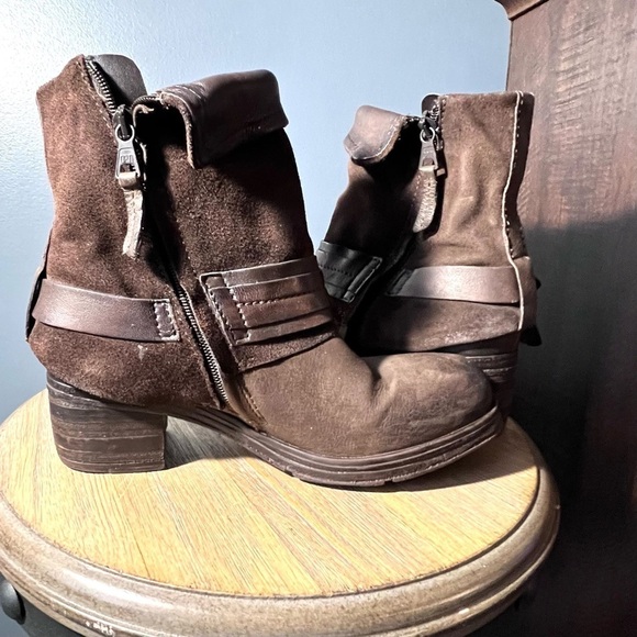 Miss Mooz Leather Heeled Ankle Boots - Picture 5 of 9